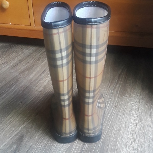 Authentic Burberry Rubber Rain boots - Picture 2 of 10